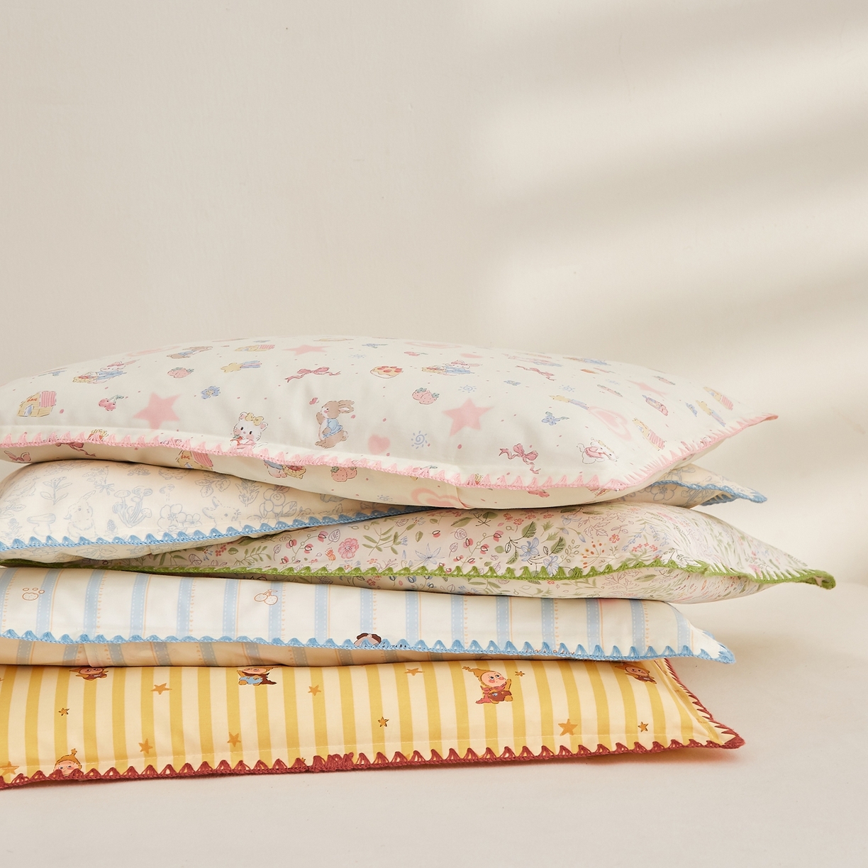 91家纺网 家纺一手货源 找家纺 小桃姐家纺 2026新款全棉纯棉贝壳边三角针单枕套双层纱枕套单件儿童枕套 组合图（仅供展示不可下单）