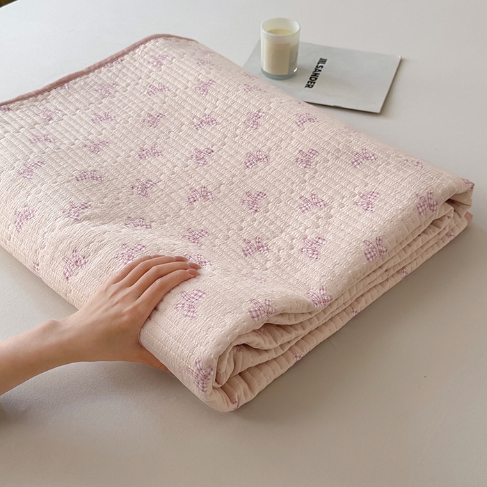 91家纺网 家纺一手货源 找家纺 卢赛尔 2026新款木棉床盖三件套四件套软床垫-四季款 蝴蝶结粉