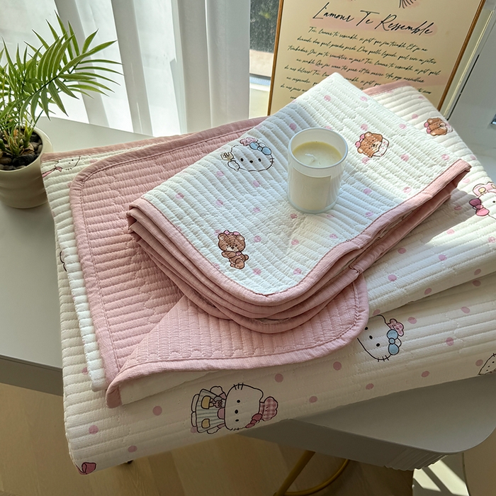 91家纺网 家纺一手货源 找家纺 卢赛尔 2026新款木棉床盖三件套四件套软床垫-四季款 KT乐园