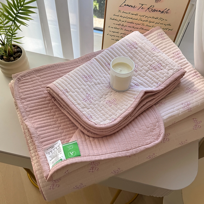 91家纺网 家纺一手货源 找家纺 卢赛尔 2026新款木棉床盖三件套四件套软床垫-四季款 蝴蝶结粉