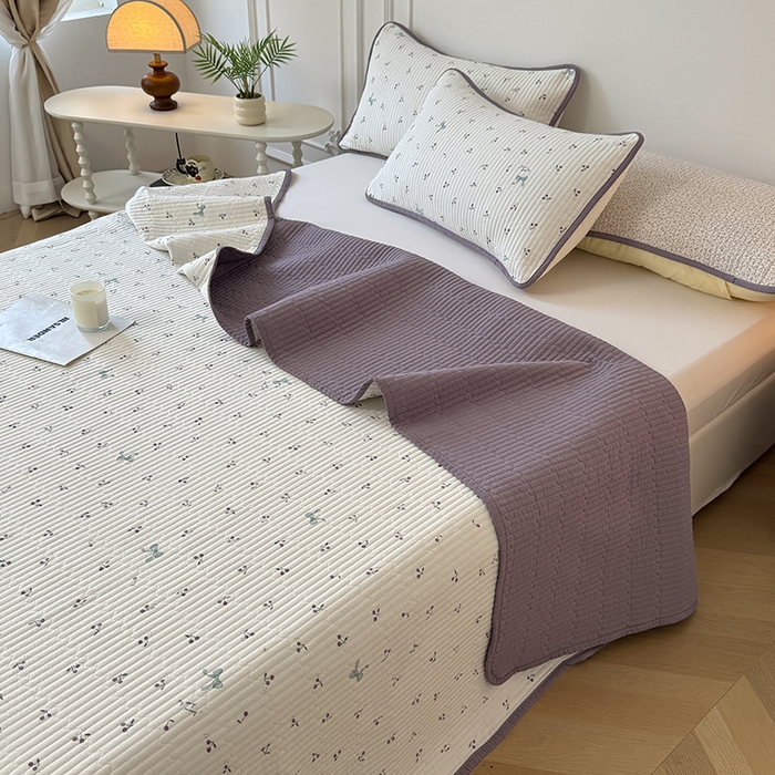 91家纺网 家纺一手货源 找家纺 卢赛尔 2026新款木棉床盖三件套四件套软床垫-四季款 樱桃紫