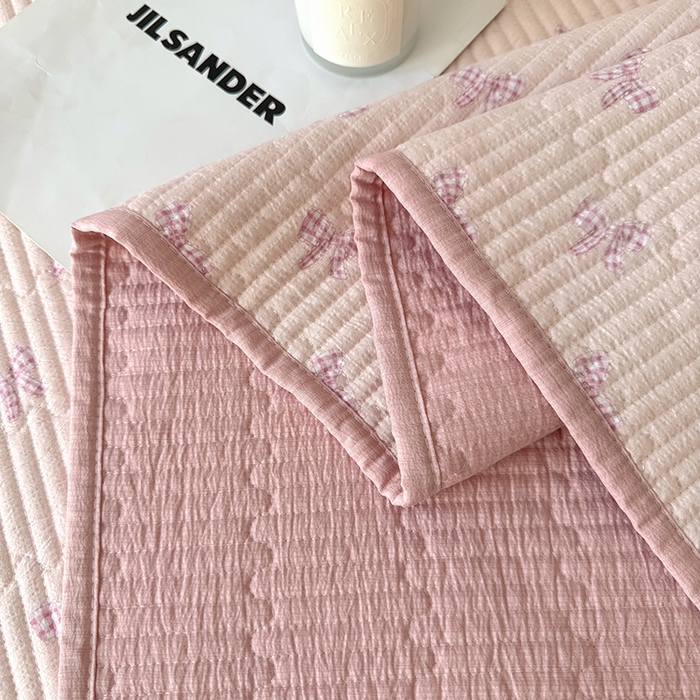 91家纺网 家纺一手货源 找家纺 卢赛尔 2026新款木棉床盖三件套四件套软床垫-四季款 蝴蝶结粉