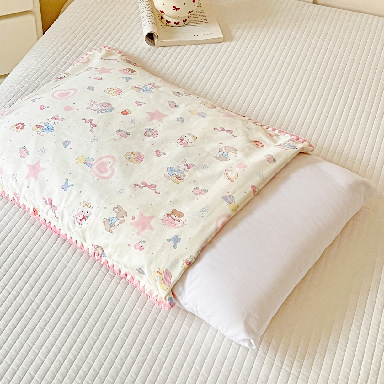 91家纺网 家纺一手货源 找家纺 小桃姐家纺 2026新款全棉纯棉贝壳边三角针单枕套双层纱枕套单件儿童枕套 动物派对