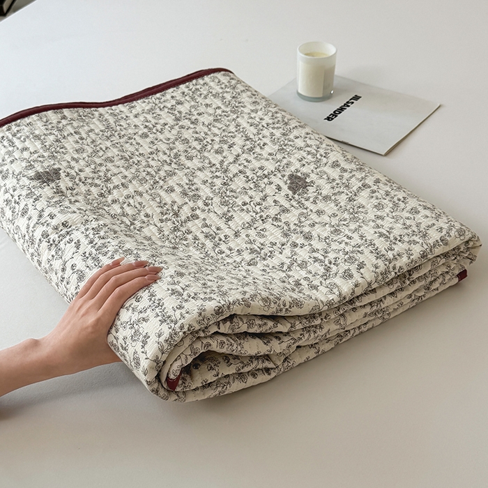 91家纺网 家纺一手货源 找家纺 卢赛尔 2026新款木棉床盖三件套四件套软床垫-四季款 夕颜