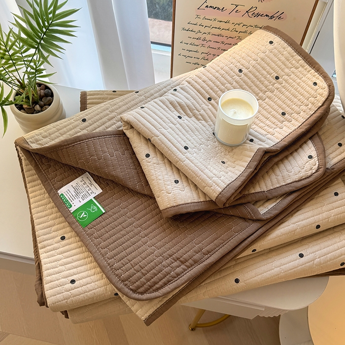 91家纺网 家纺一手货源 找家纺 卢赛尔 2026新款木棉床盖三件套四件套软床垫-四季款 点点爱