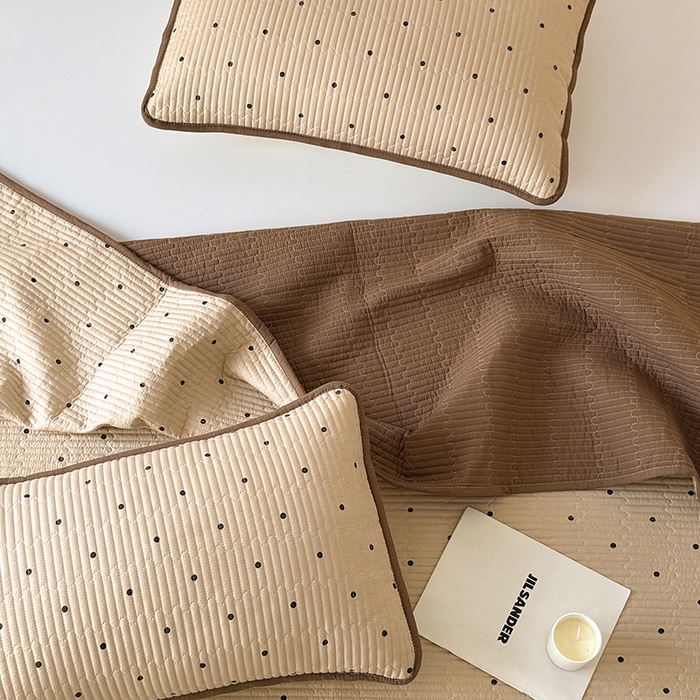 91家纺网 家纺一手货源 找家纺 卢赛尔 2026新款木棉床盖三件套四件套软床垫-四季款 点点爱