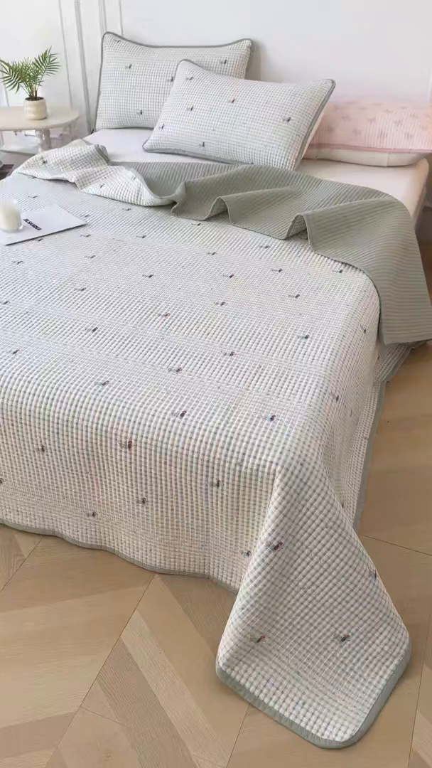 91家纺网 家纺一手货源 找家纺 卢赛尔 2026新款木棉床盖三件套四件套软床垫-四季款 腊肠狗