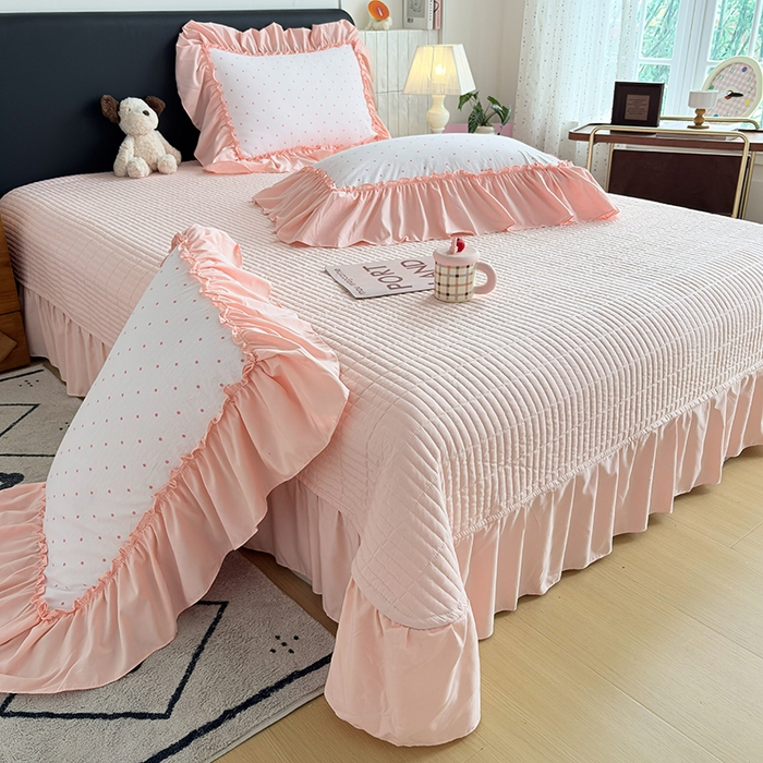 91家纺网 家纺一手货源 找家纺 2026 铠畅新款韩系古法韩国水洗棉仿棉云感棉法式浪漫大花边床盖四件套 粉雾波点