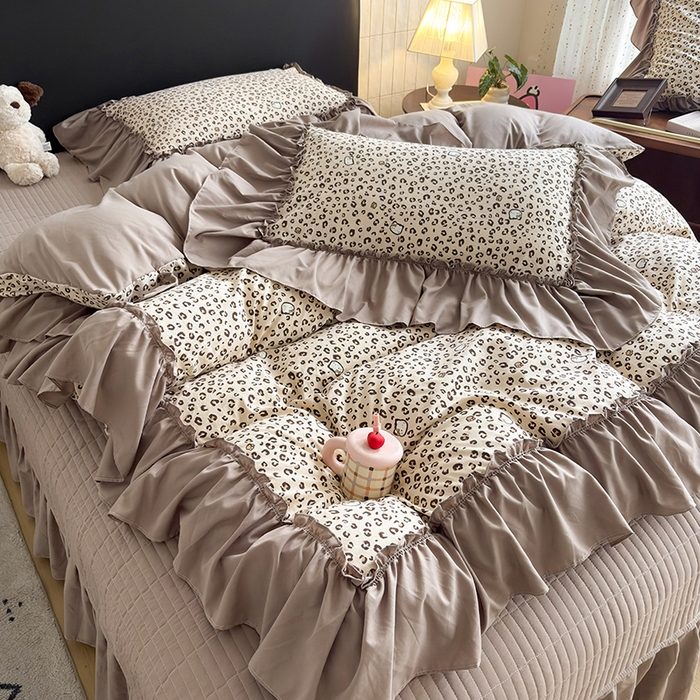 91家纺网 家纺一手货源 找家纺 2026 铠畅新款韩系古法韩国水洗棉仿棉云感棉法式浪漫大花边床盖四件套 赫本豹影