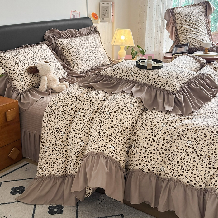 91家纺网 家纺一手货源 找家纺 2026 铠畅新款韩系古法韩国水洗棉仿棉云感棉法式浪漫大花边床盖四件套 赫本豹影