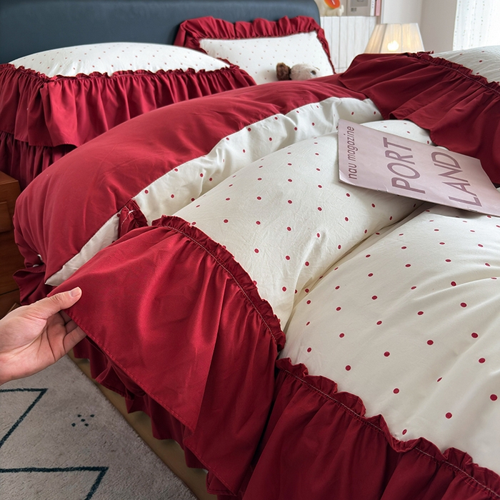 91家纺网 家纺一手货源 找家纺 2026 铠畅新款韩系古法韩国水洗棉仿棉云感棉法式浪漫大花边床盖四件套 红雾波点