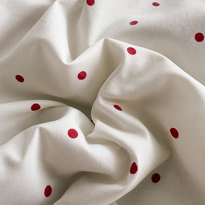 91家纺网 家纺一手货源 找家纺 2026 铠畅新款韩系古法韩国水洗棉仿棉云感棉法式浪漫大花边床盖四件套 红雾波点