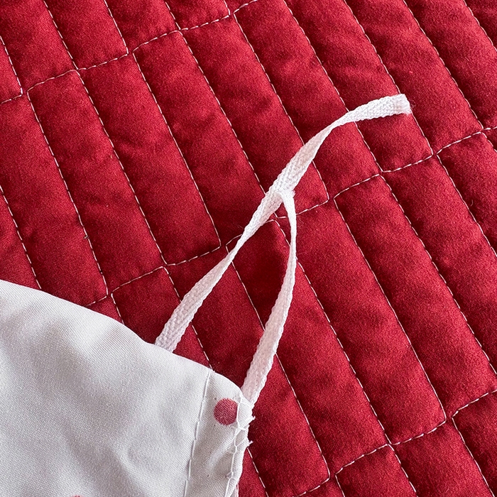 91家纺网 家纺一手货源 找家纺 2026 铠畅新款韩系古法韩国水洗棉仿棉云感棉法式浪漫大花边床盖四件套 红雾波点