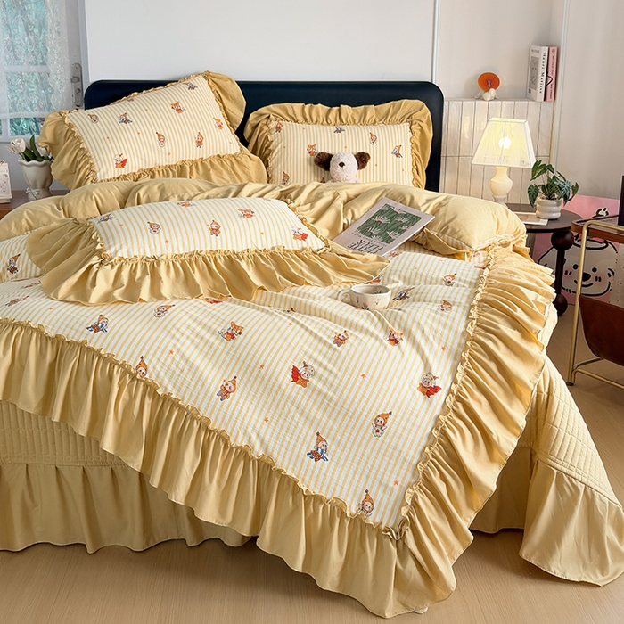 91家纺网 家纺一手货源 找家纺 2026 铠畅新款韩系古法韩国水洗棉仿棉云感棉法式浪漫大花边床盖四件套 黄条萌宠