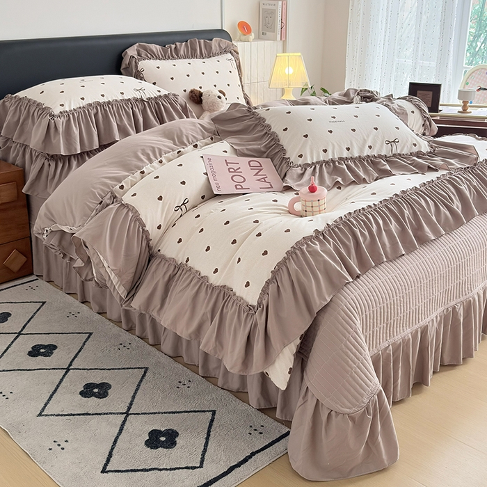 91家纺网 家纺一手货源 找家纺 2026 铠畅新款韩系古法韩国水洗棉仿棉云感棉法式浪漫大花边床盖四件套 咖调爱心