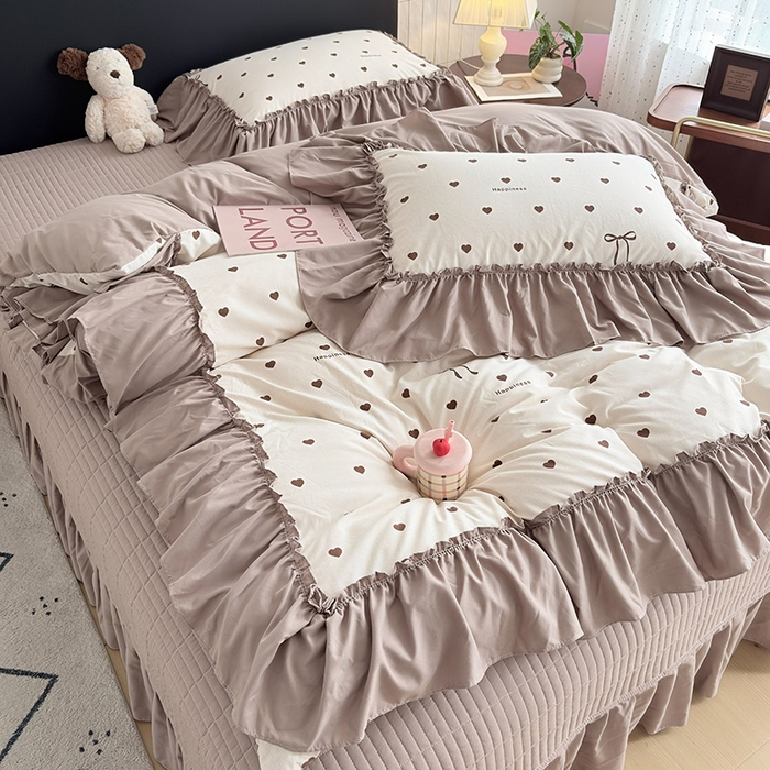 91家纺网 家纺一手货源 找家纺 2026 铠畅新款韩系古法韩国水洗棉仿棉云感棉法式浪漫大花边床盖四件套 咖调爱心