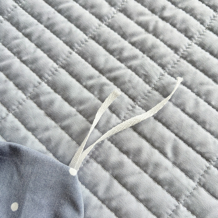 91家纺网 家纺一手货源 找家纺 2026 铠畅新款韩系古法韩国水洗棉仿棉云感棉法式浪漫大花边床盖四件套 蓝雾波点