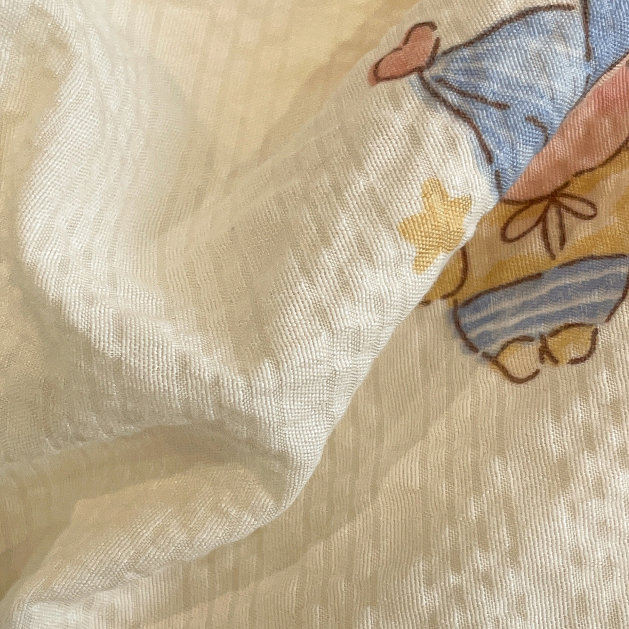 91家纺网 家纺一手货源 找家纺 一比一家纺 2026新款云感泡芙棉小清新印花贝壳边四件套 摇摇星人