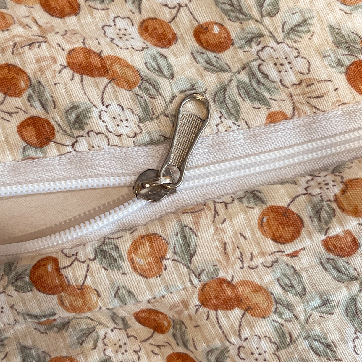 91家纺网 家纺一手货源 找家纺 一比一家纺 2026新款云感泡芙棉小清新印花贝壳边四件套 青涩樱桃