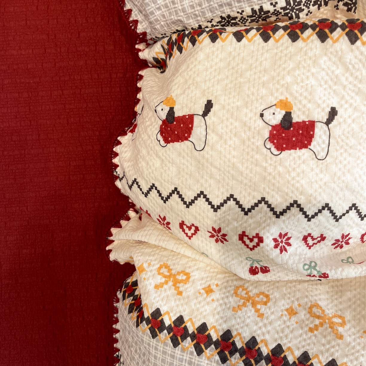 91家纺网 家纺一手货源 找家纺 一比一家纺 2026新款云感泡芙棉小清新印花贝壳边四件套 费尔岛小狗