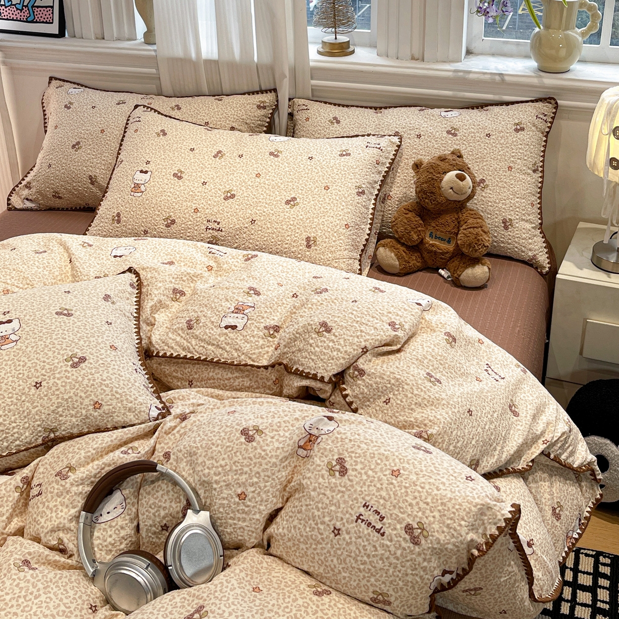 91家纺网 家纺一手货源 找家纺 一比一家纺 2026新款云感泡芙棉小清新印花贝壳边四件套 豹纹凯蒂