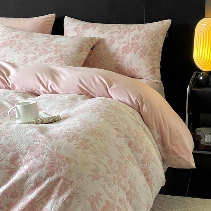 91家纺网 家纺一手货源 找家纺 （总）宜代光年 2026新款全棉纯棉60S水洗棉三层纱色织提花四件套系列（经典保留花型）