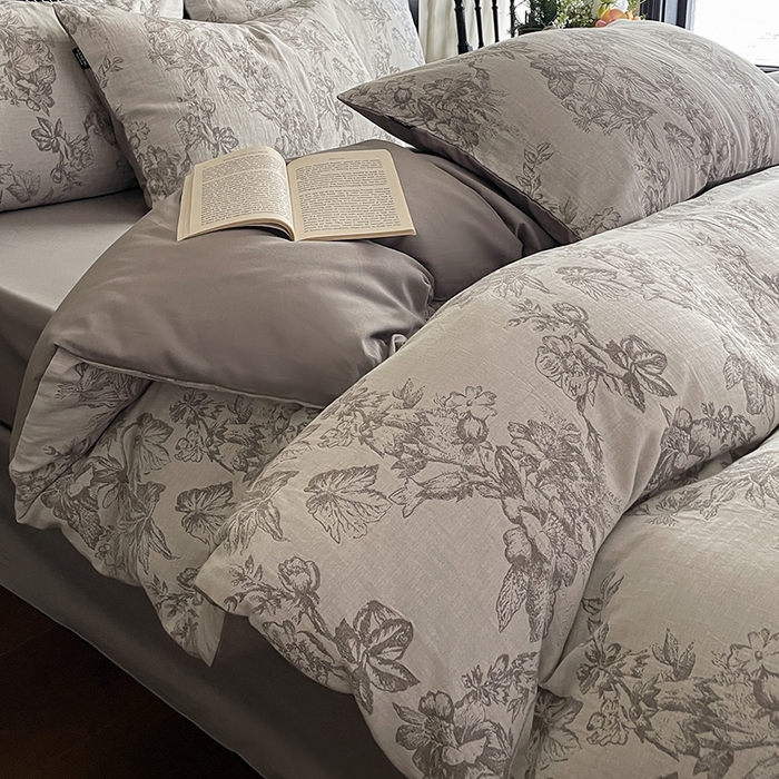 91家纺网 家纺一手货源 找家纺 宜代光年 2026新款全棉纯棉60S水洗棉三层纱色织提花四件套系列（经典保留花型） 执笔水墨-灰