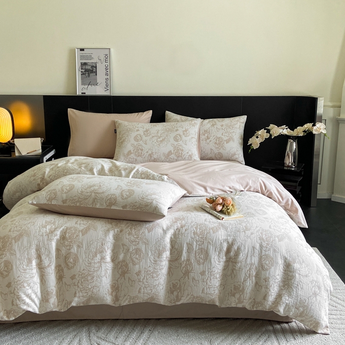 91家纺网 家纺一手货源 找家纺 宜代光年 2026新款全棉纯棉60S水洗棉三层纱色织提花四件套系列（经典保留花型） 牡丹-咖