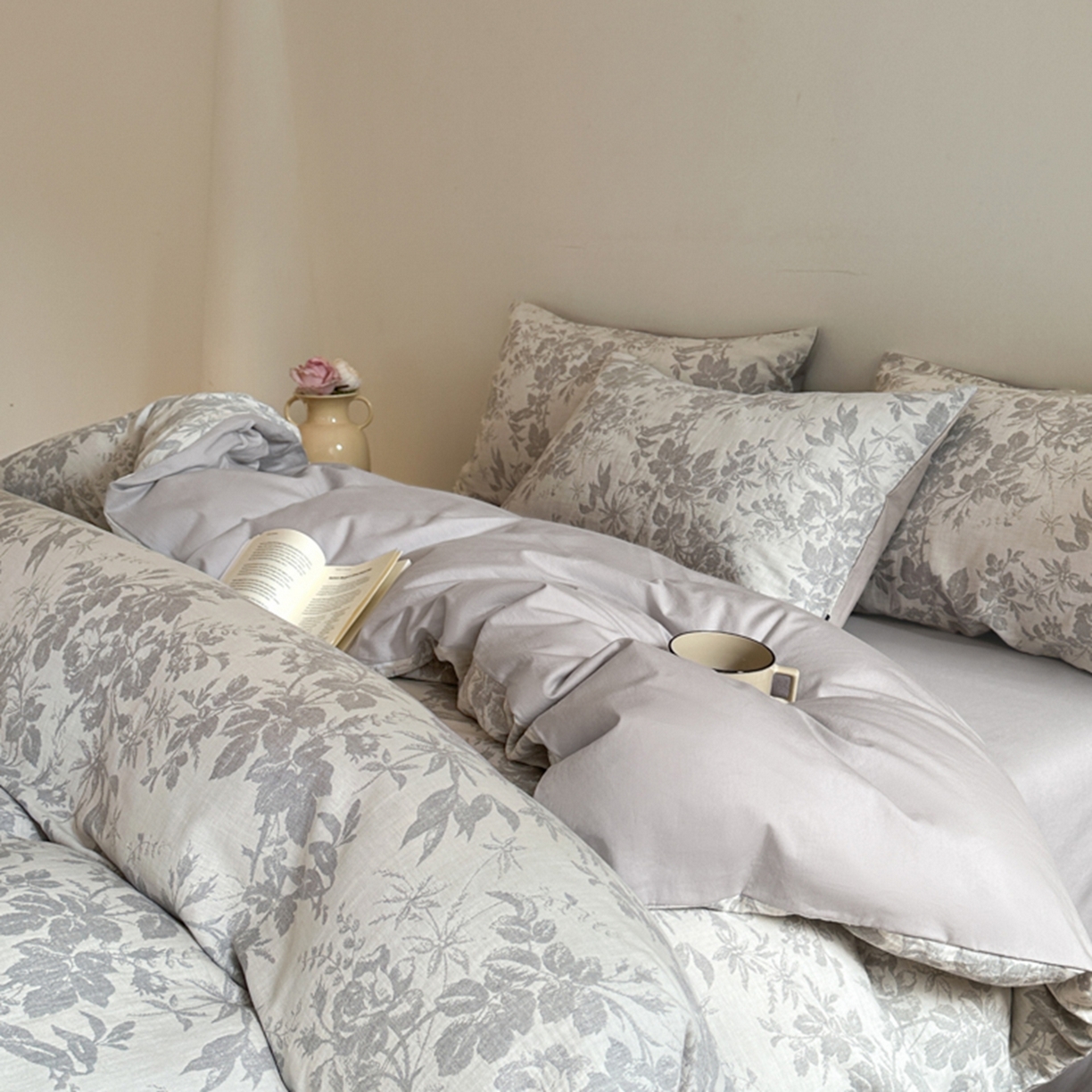 91家纺网 家纺一手货源 找家纺 宜代光年 2026新款全棉纯棉60S水洗棉三层纱色织提花四件套系列（经典保留花型） 繁花-灰