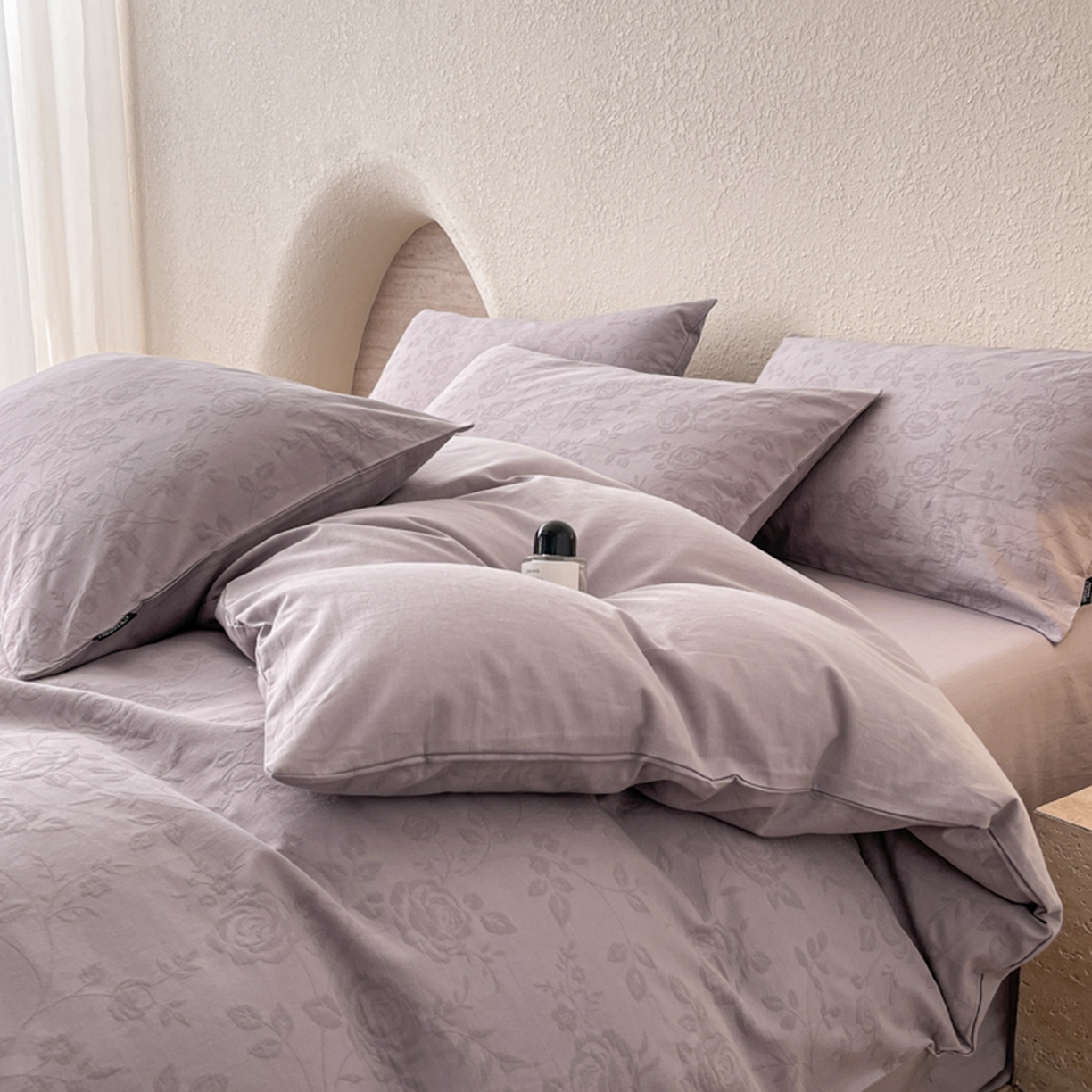 91家纺网 家纺一手货源 找家纺 宜代光年 2026新款全棉纯棉60S水洗棉三层纱色织提花四件套系列（经典保留花型） 陌上花开-紫