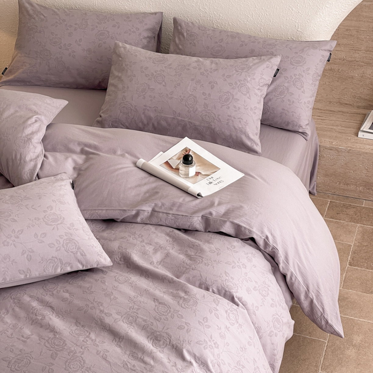 91家纺网 家纺一手货源 找家纺 宜代光年 2026新款全棉纯棉60S水洗棉三层纱色织提花四件套系列（经典保留花型） 陌上花开-紫