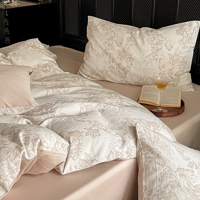 91家纺网 家纺一手货源 找家纺 宜代光年 2026新款全棉纯棉60S水洗棉三层纱色织提花四件套系列（经典保留花型） 执笔水墨-咖