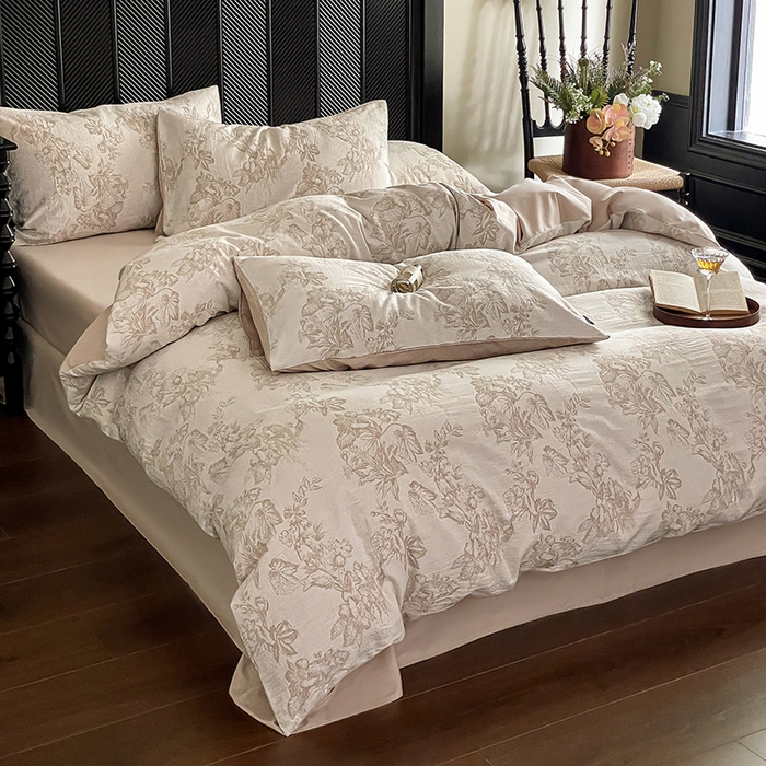 91家纺网 家纺一手货源 找家纺 宜代光年 2026新款全棉纯棉60S水洗棉三层纱色织提花四件套系列（经典保留花型） 执笔水墨-咖