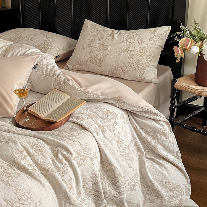 91家纺网 家纺一手货源 找家纺 宜代光年 2026新款全棉纯棉60S水洗棉三层纱色织提花四件套系列（经典保留花型） 执笔水墨-咖