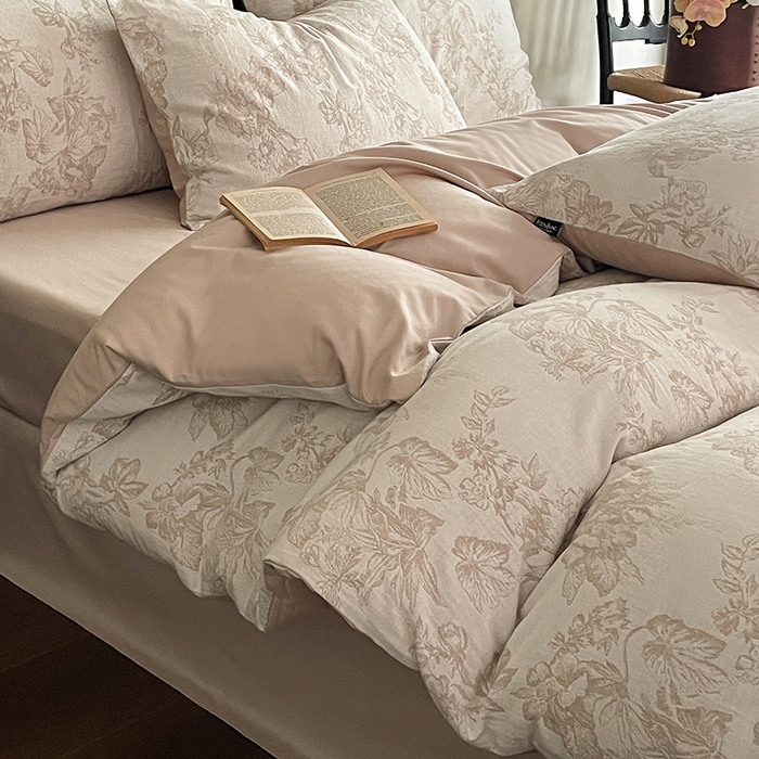 91家纺网 家纺一手货源 找家纺 宜代光年 2026新款全棉纯棉60S水洗棉三层纱色织提花四件套系列（经典保留花型） 执笔水墨-咖