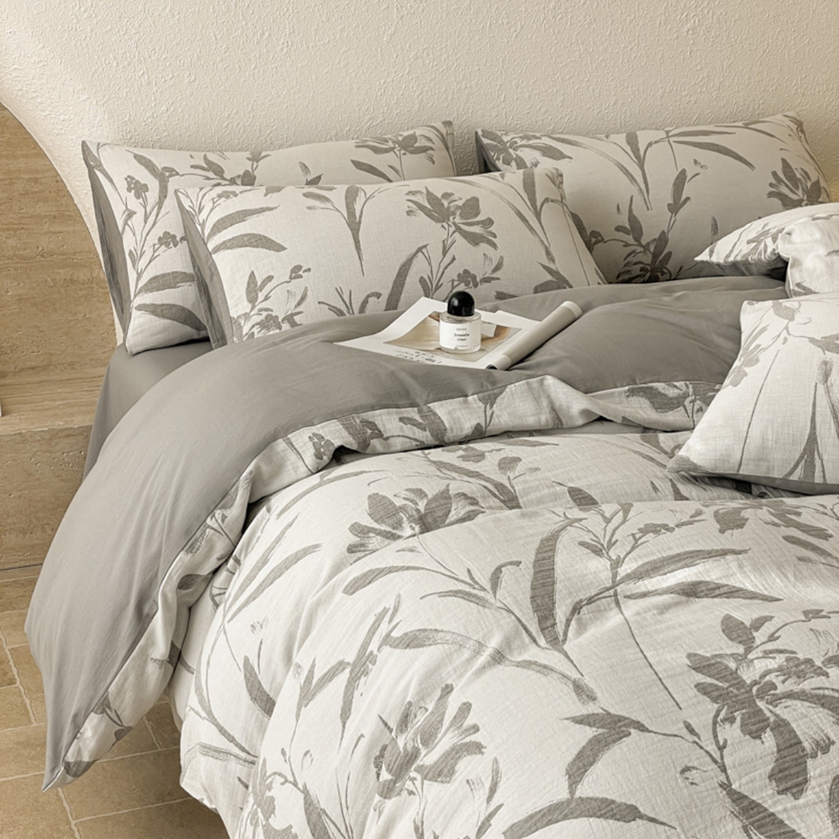 91家纺网 家纺一手货源 找家纺 宜代光年 2026新款全棉纯棉60S水洗棉三层纱色织提花四件套系列（经典保留花型） 林逾静-灰