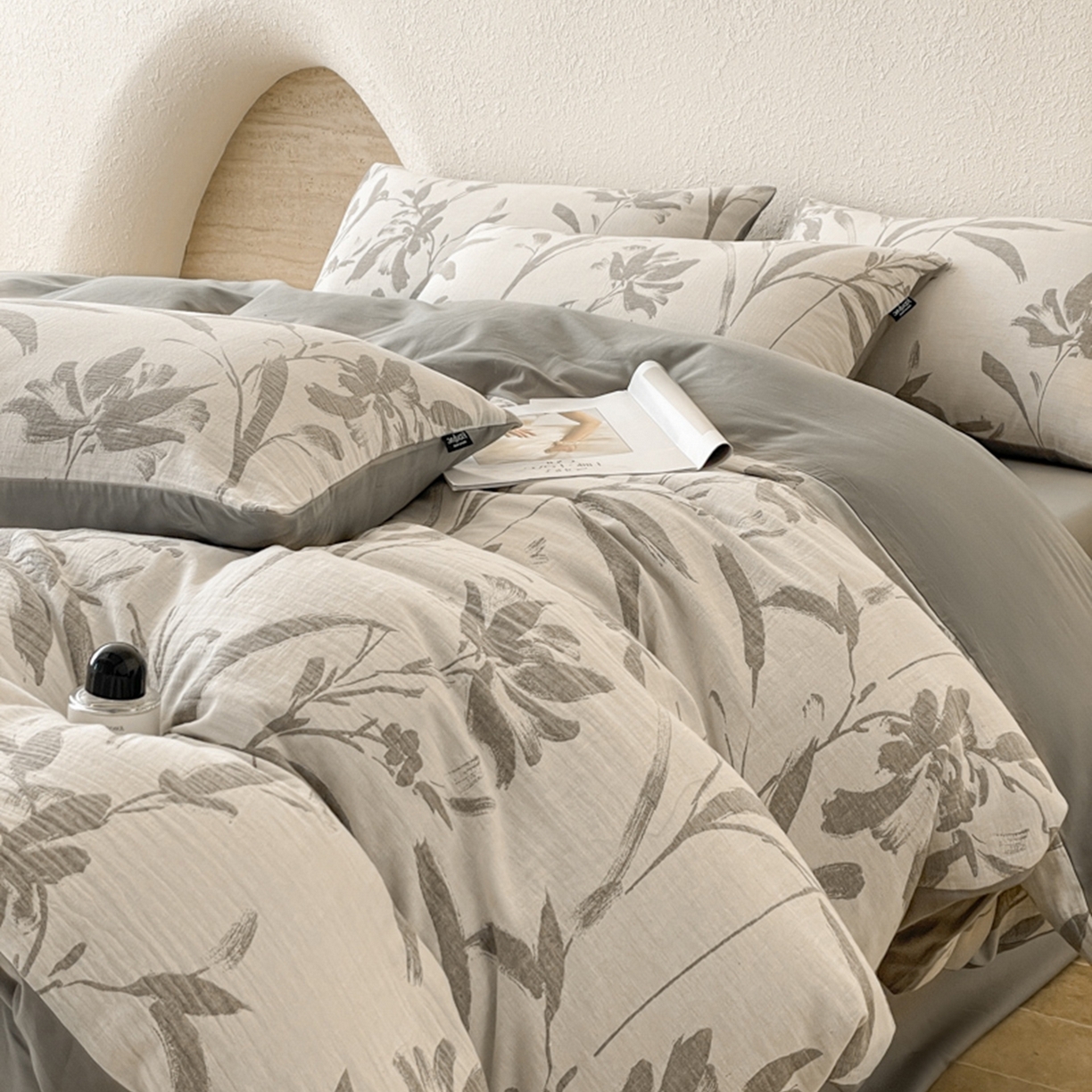 91家纺网 家纺一手货源 找家纺 宜代光年 2026新款全棉纯棉60S水洗棉三层纱色织提花四件套系列（经典保留花型） 林逾静-灰