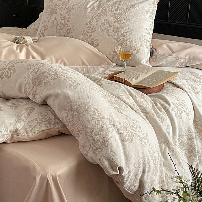 91家纺网 家纺一手货源 找家纺 宜代光年 2026新款全棉纯棉60S水洗棉三层纱色织提花四件套系列（经典保留花型） 执笔水墨-咖