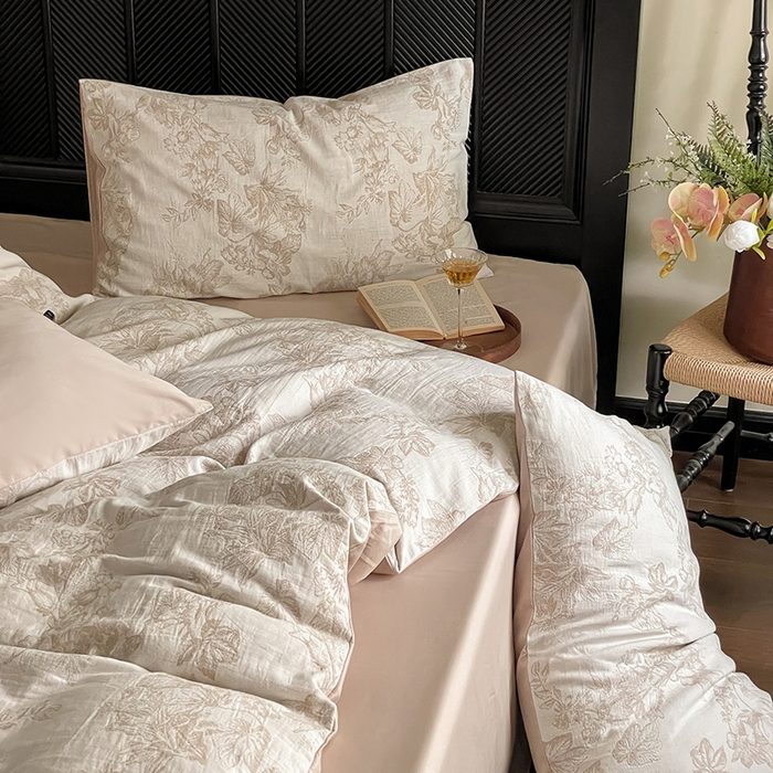 91家纺网 家纺一手货源 找家纺 宜代光年 2026新款全棉纯棉60S水洗棉三层纱色织提花四件套系列（经典保留花型） 执笔水墨-咖