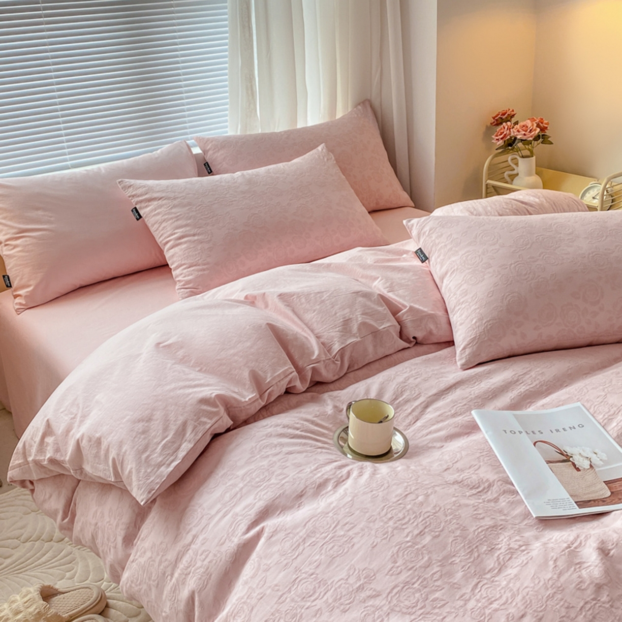 91家纺网 家纺一手货源 找家纺 宜代光年 2026新款全棉纯棉60S水洗棉三层纱色织提花四件套系列（经典保留花型） 玫瑰粉