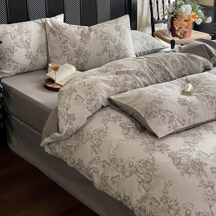 91家纺网 家纺一手货源 找家纺 宜代光年 2026新款全棉纯棉60S水洗棉三层纱色织提花四件套系列（经典保留花型） 执笔水墨-灰