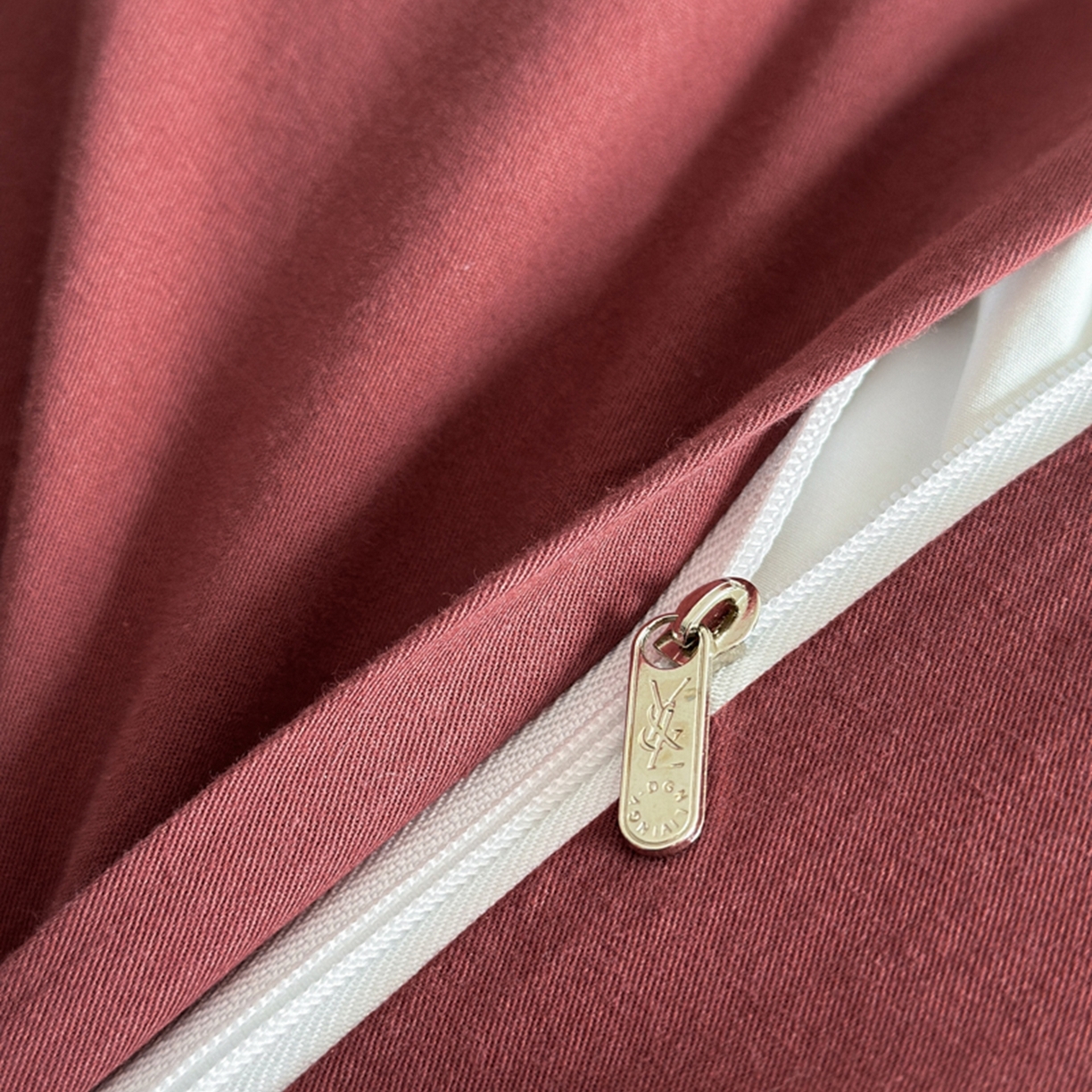 91家纺网 家纺一手货源 找家纺 宜代光年 2026新款全棉纯棉60S水洗棉三层纱色织提花四件套系列（经典保留花型） 玫瑰佳人-红