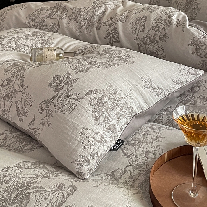 91家纺网 家纺一手货源 找家纺 宜代光年 2026新款全棉纯棉60S水洗棉三层纱色织提花四件套系列（经典保留花型） 执笔水墨-灰