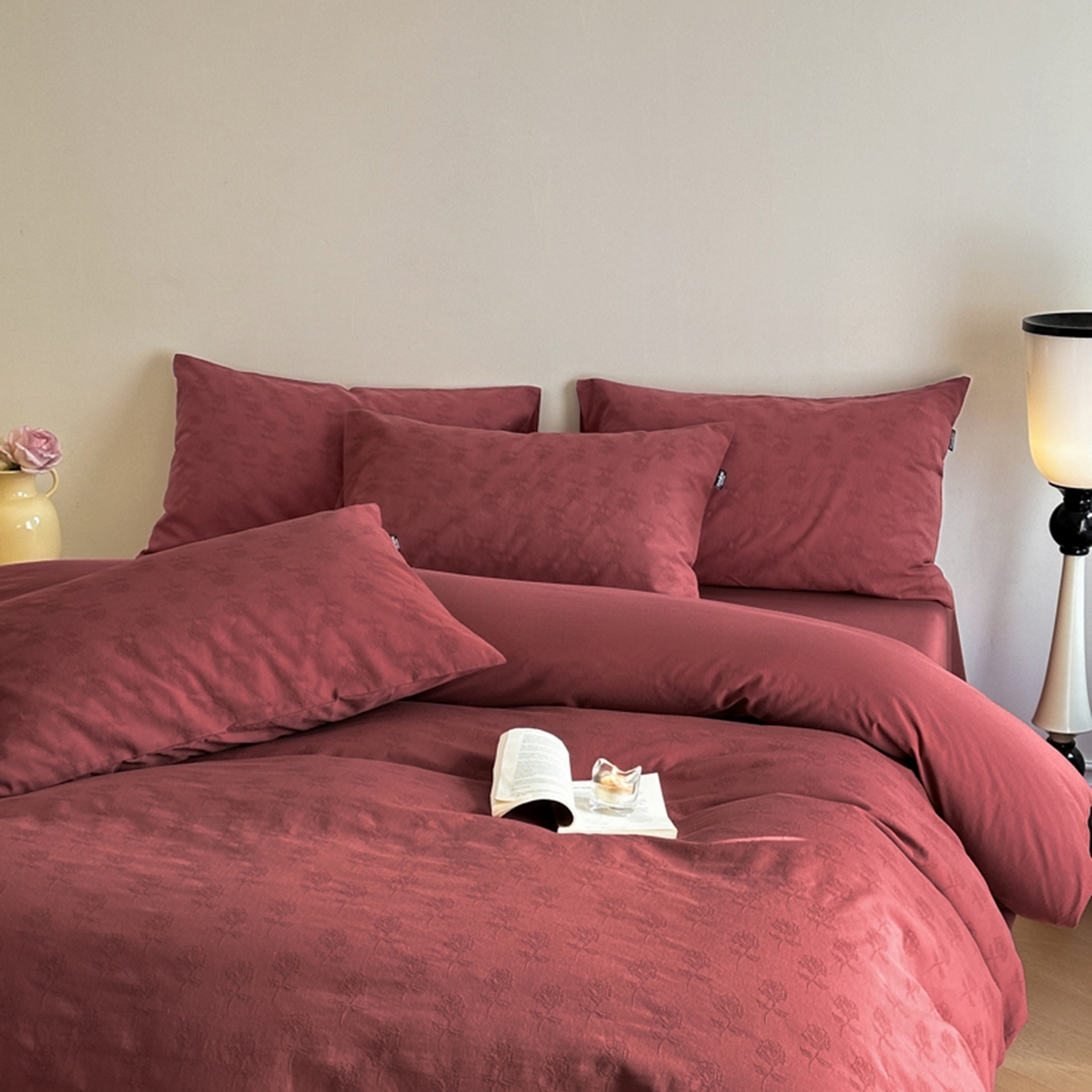 91家纺网 家纺一手货源 找家纺 宜代光年 2026新款全棉纯棉60S水洗棉三层纱色织提花四件套系列（经典保留花型） 玫瑰佳人-红