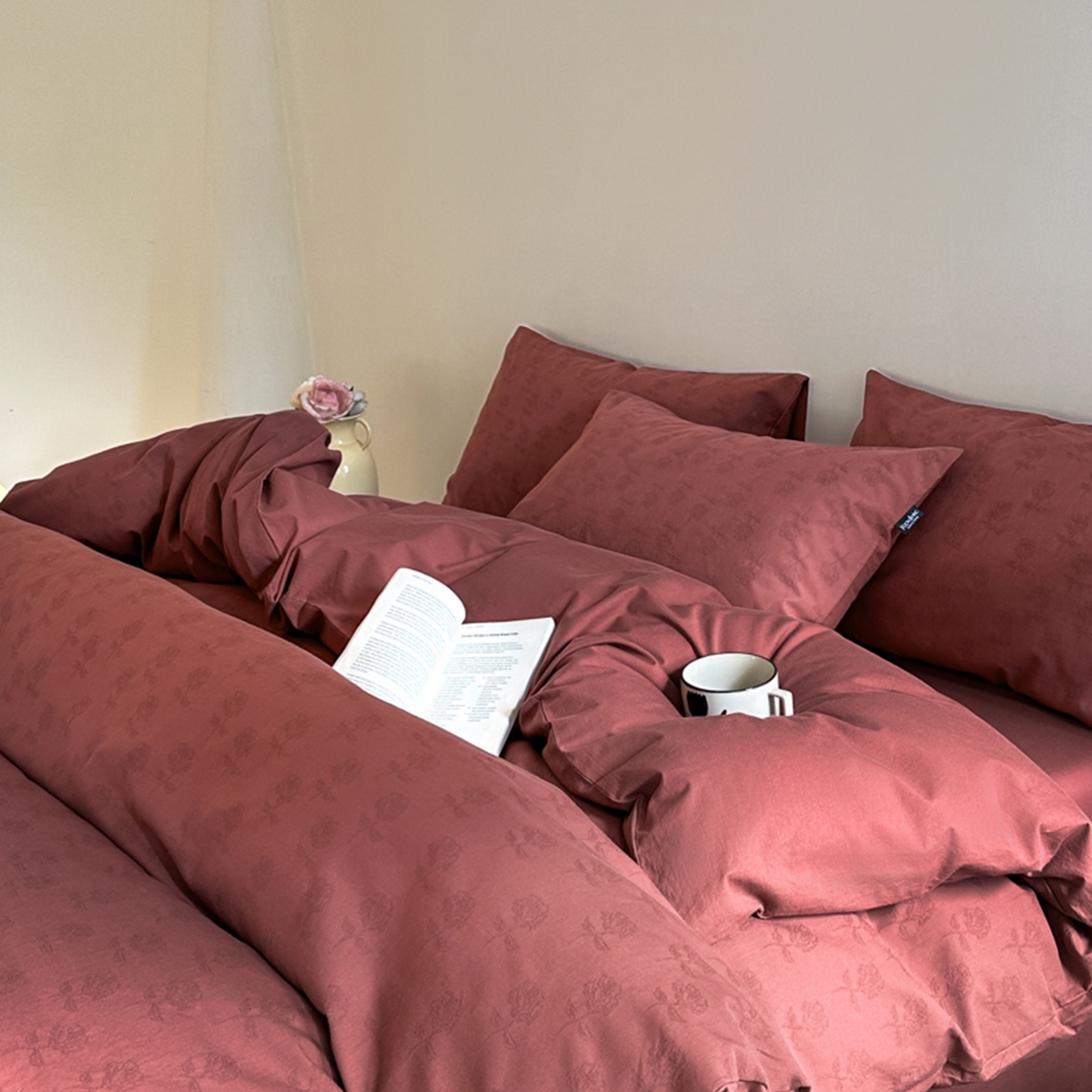 91家纺网 家纺一手货源 找家纺 宜代光年 2026新款全棉纯棉60S水洗棉三层纱色织提花四件套系列（经典保留花型） 玫瑰佳人-红