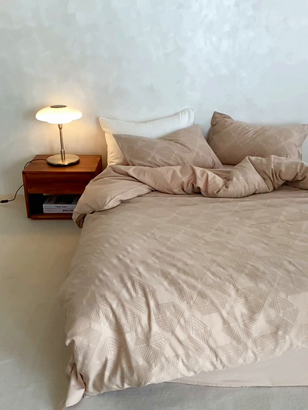 91家纺网 家纺一手货源 找家纺 宜代光年 2026新款全棉纯棉60S水洗棉三层纱色织提花四件套系列（经典保留花型） 卡曼