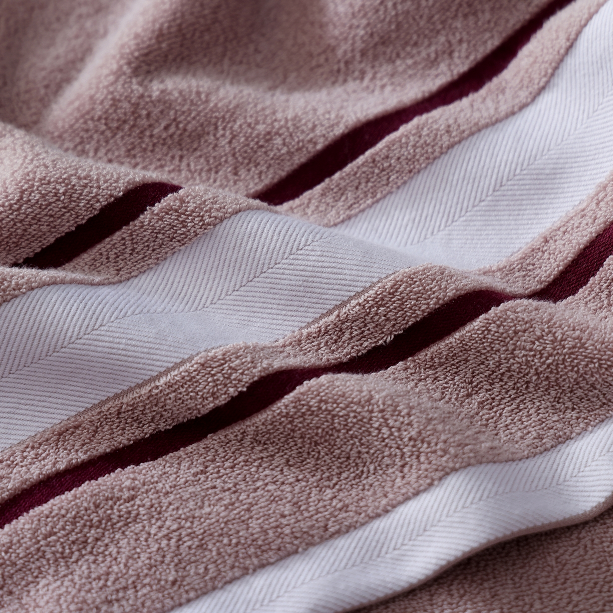 91家纺网 家纺一手货源 找家纺 朴尔家纺-毛巾被 2026新款素边全棉缎档加大加厚浴巾 轻豆粉 90*180cm