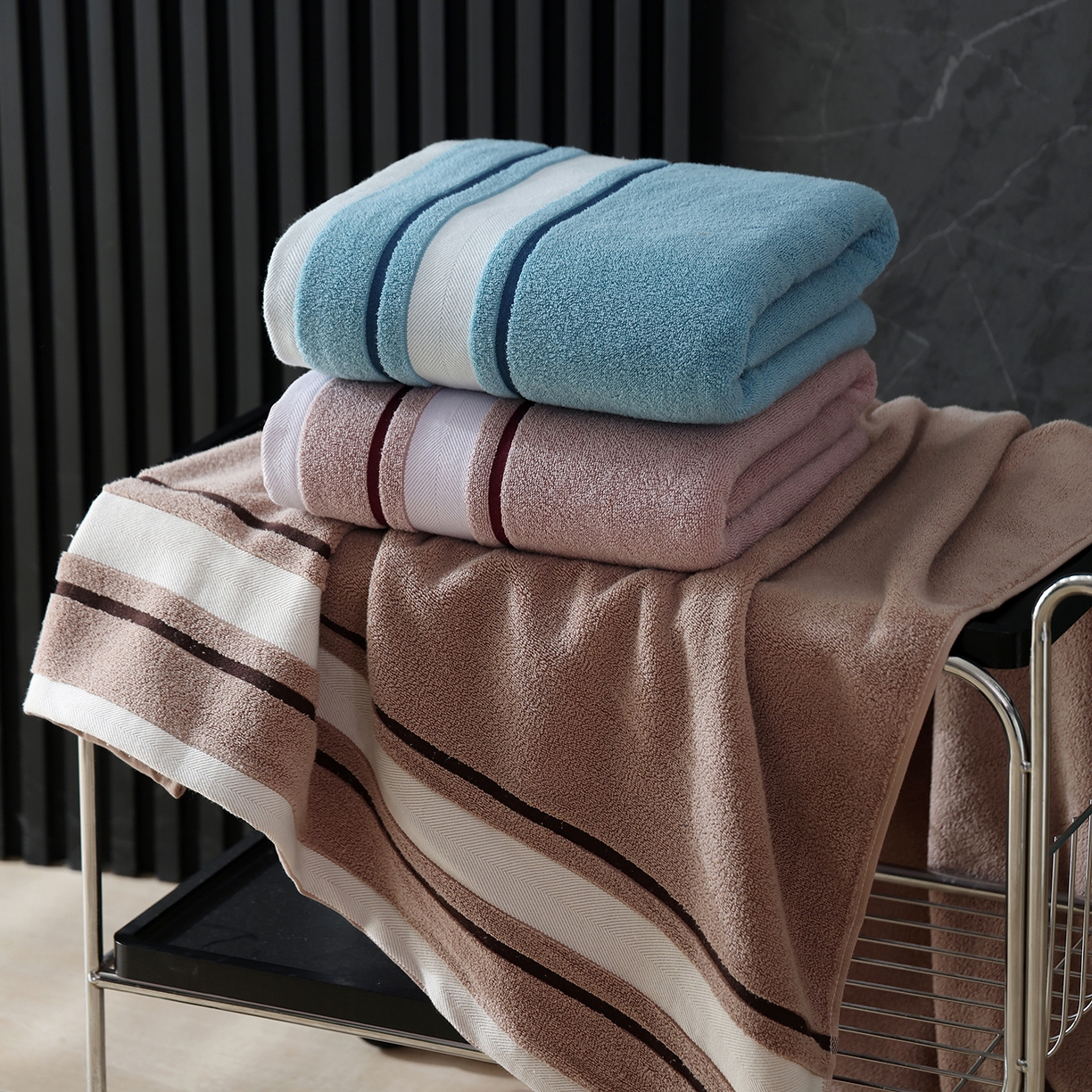 91家纺网 家纺一手货源 找家纺 朴尔家纺-毛巾被 2026新款素边全棉缎档加大加厚浴巾 组合图 90*180cm