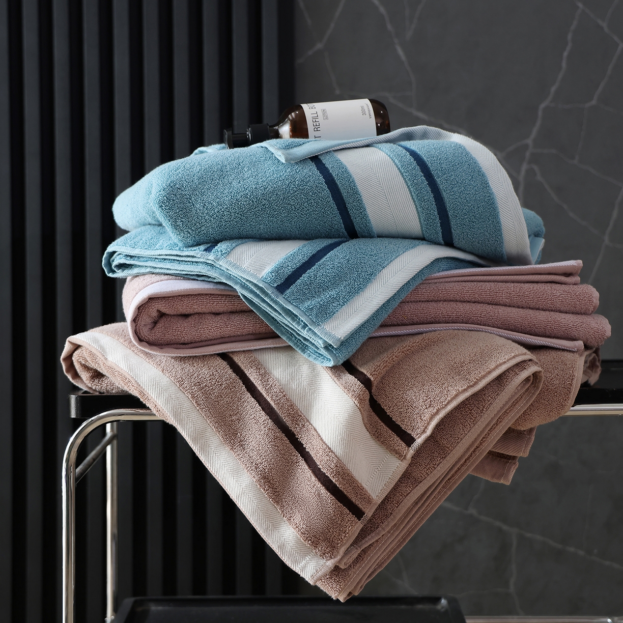 91家纺网 家纺一手货源 找家纺 朴尔家纺-毛巾被 2026新款素边全棉缎档加大加厚浴巾 组合图 90*180cm