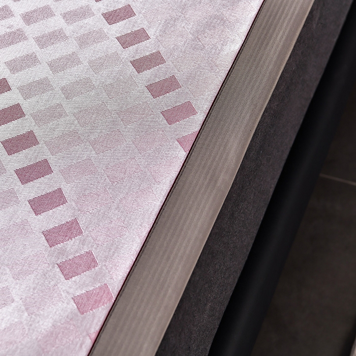 91家纺网 家纺一手货源 找家纺 小牛席业 2026新款超精密冰丝席席子-矩阵方格系列 超精密凉感冰丝席系列（矩阵方格粉色）